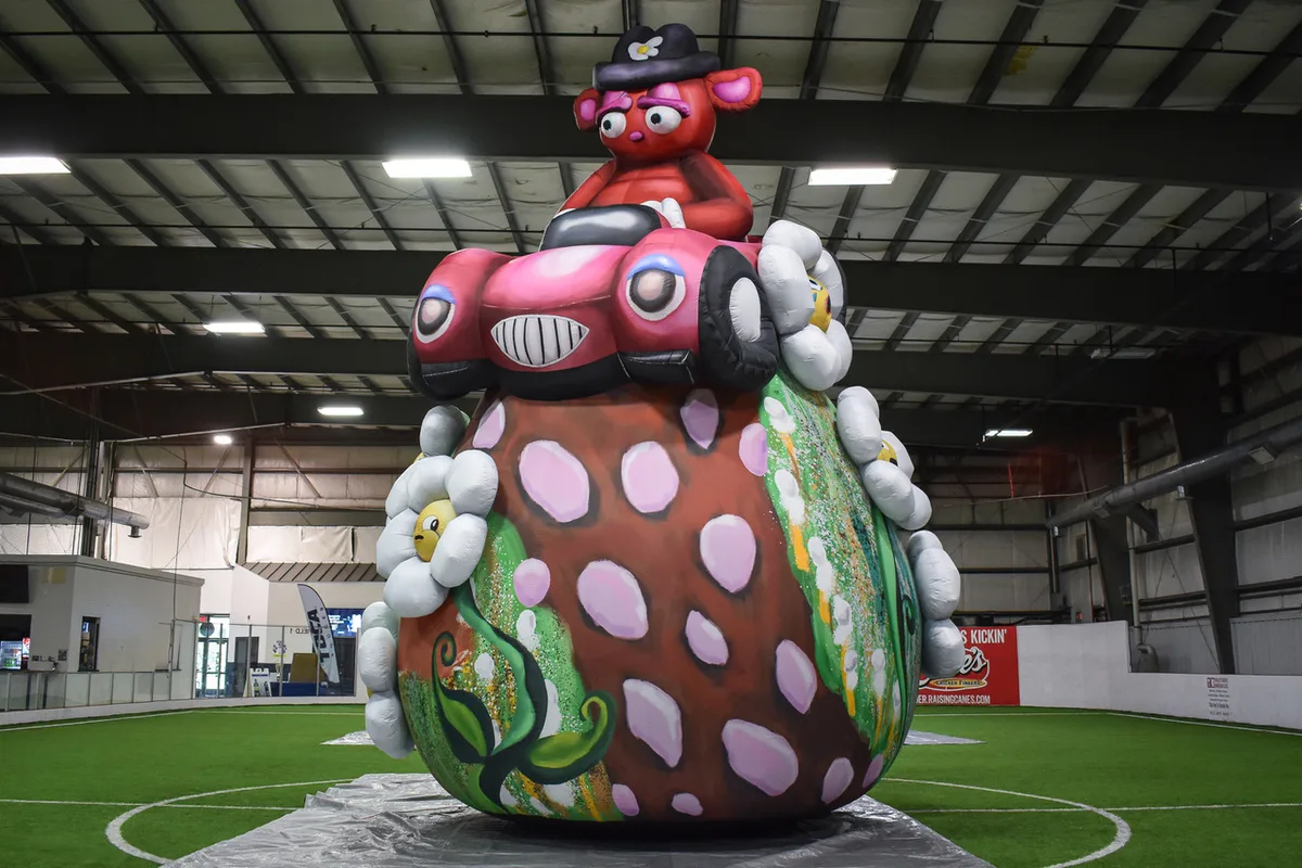 Buggy Bear, a giant inflatable character by Alake Shilling